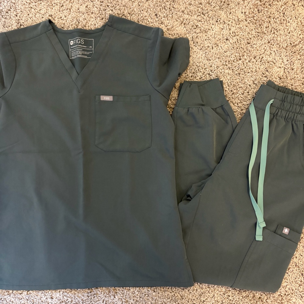 Figs Women's Moss Green Scrub Set